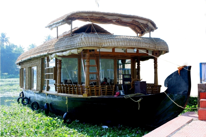 Premium Houseboat